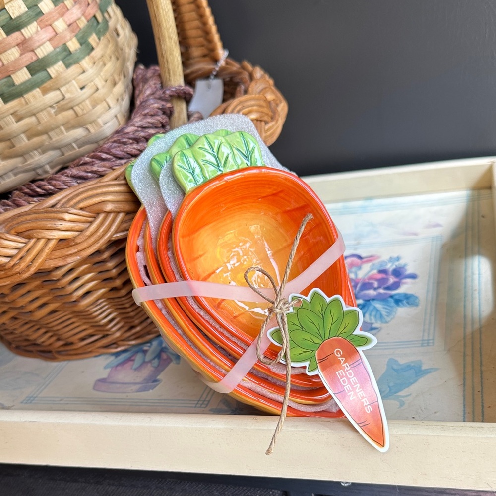 Carrot-Shaped measuring cups - Orange and Green